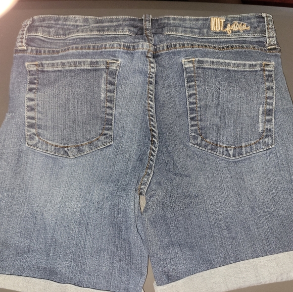 🦜🦜3/$25. KUT denim shorts Size 8 - Picture 2 of 3